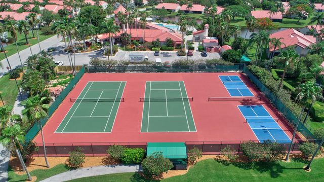 7657 Lexington Club Boulevard, Delray Beach, FL 33446