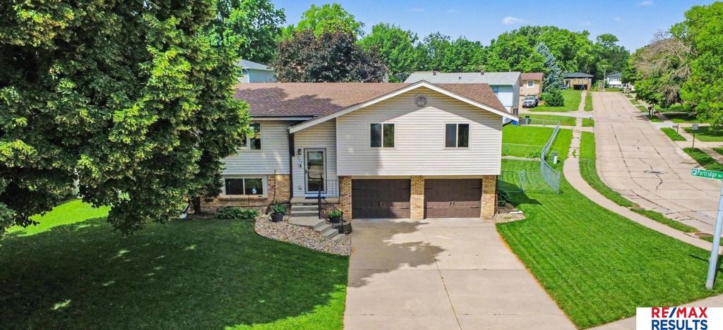 7326 Harvest Hills Drive, La Vista, NE 68128