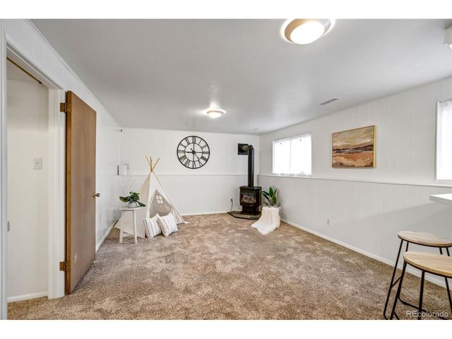 1610 Dixon Dr, Colorado Springs, CO 80909