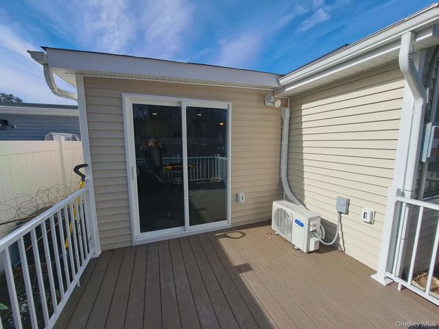 21 Village Circle E, Manorville, NY 11949