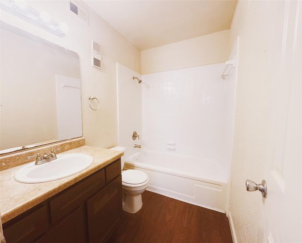 8100 Creekbend Drive 157, Houston, TX 77071