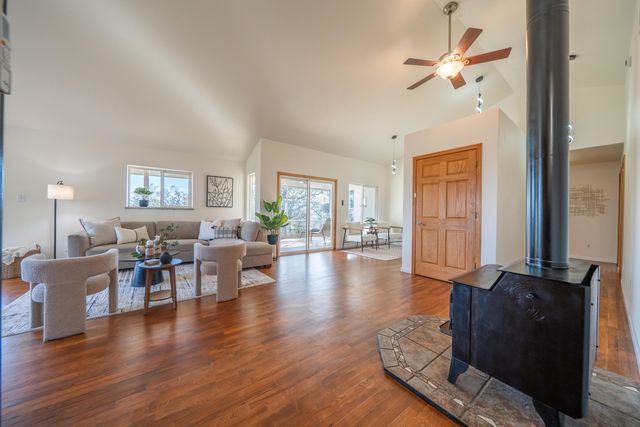 21857 W Elk Trail, Redding, CA 96003