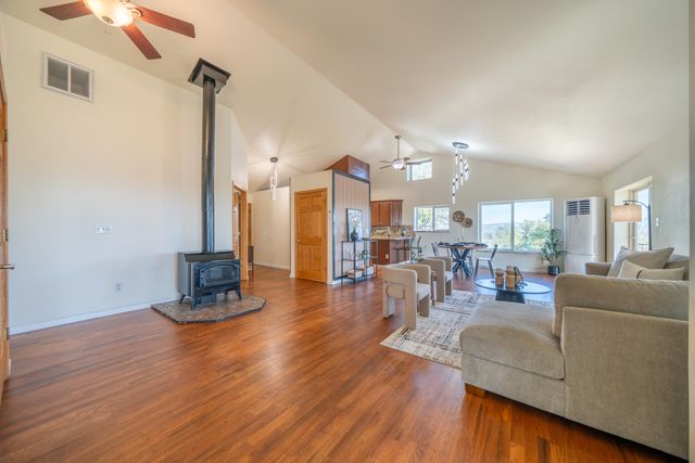 21857 W Elk Trail, Redding, CA 96003