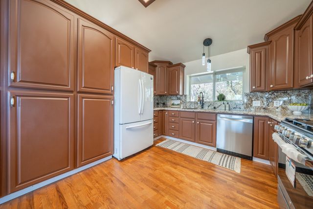 21857 W Elk Trail, Redding, CA 96003