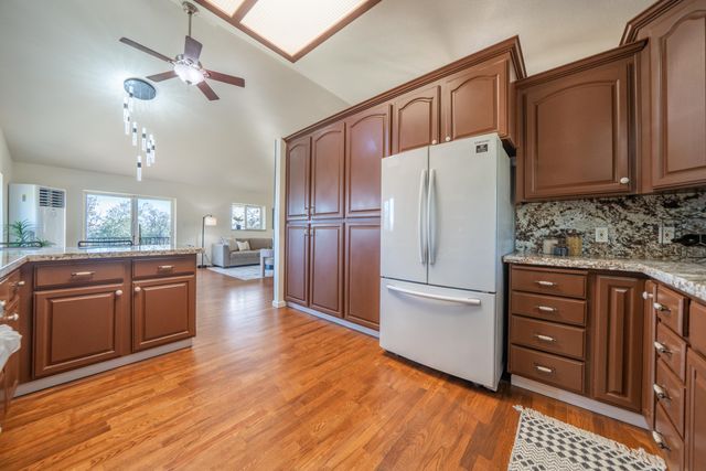 21857 W Elk Trail, Redding, CA 96003