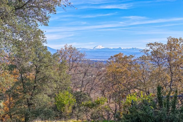 21857 W Elk Trail, Redding, CA 96003
