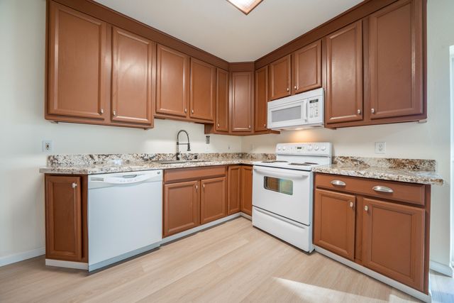 21857 W Elk Trail, Redding, CA 96003