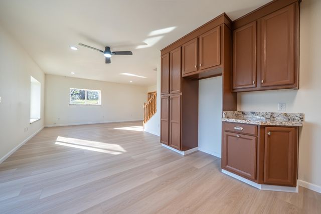 21857 W Elk Trail, Redding, CA 96003