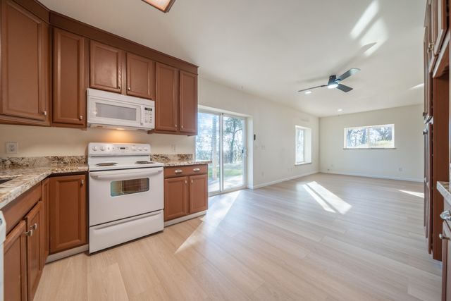 21857 W Elk Trail, Redding, CA 96003