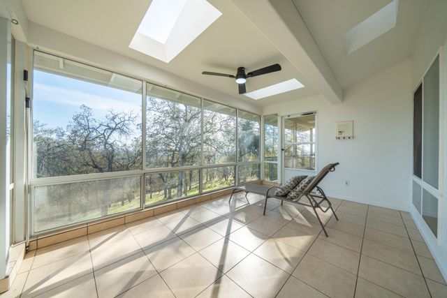 21857 W Elk Trail, Redding, CA 96003