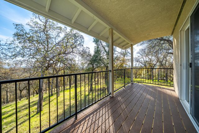 21857 W Elk Trail, Redding, CA 96003