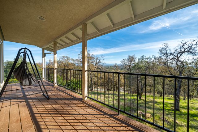 21857 W Elk Trail, Redding, CA 96003