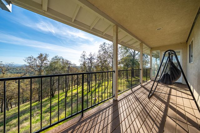 21857 W Elk Trail, Redding, CA 96003