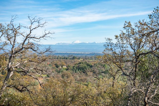 21857 W Elk Trail, Redding, CA 96003