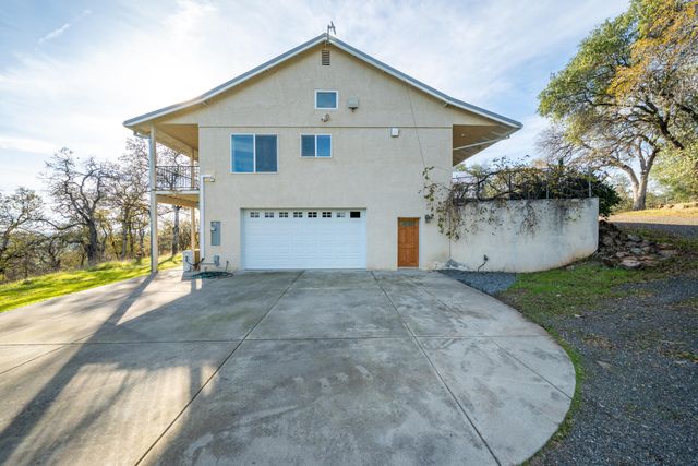 21857 W Elk Trail, Redding, CA 96003