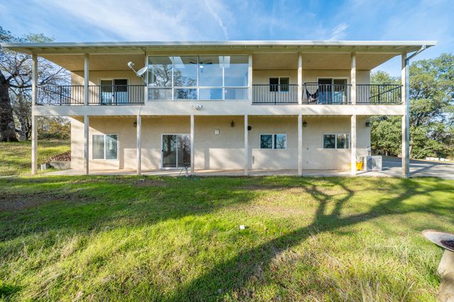 21857 W Elk Trail, Redding, CA 96003