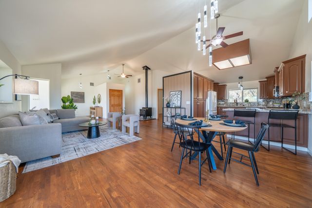 21857 W Elk Trail, Redding, CA 96003