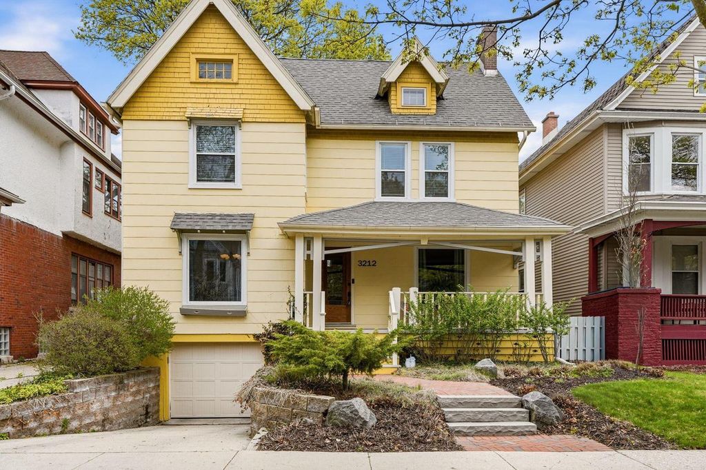 3212 Marietta AVENUE, Milwaukee, WI 53211