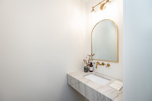 5466 Silver Ridge Road, Marion, IA 52302