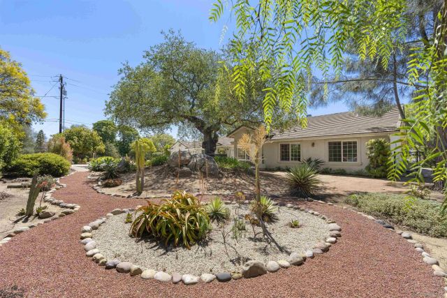 10525 Burned Oak Lane, Escondido, CA 92026