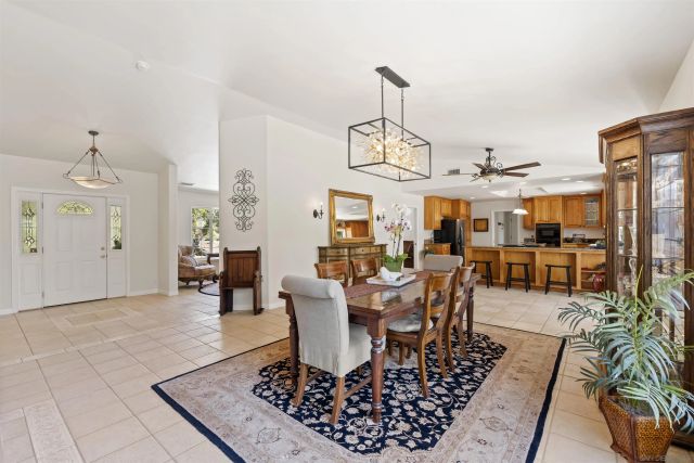 10525 Burned Oak Lane, Escondido, CA 92026