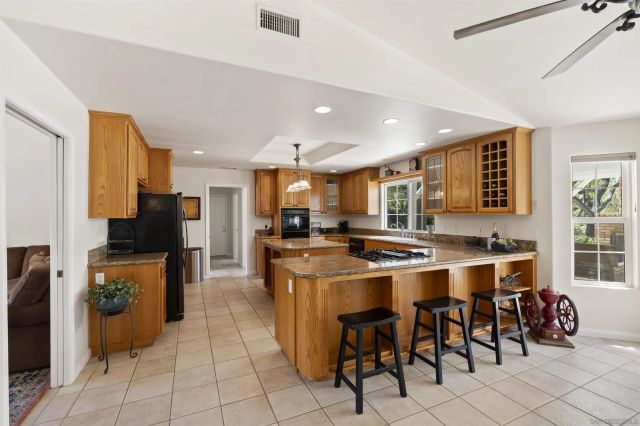 10525 Burned Oak Lane, Escondido, CA 92026