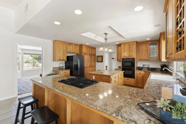 10525 Burned Oak Lane, Escondido, CA 92026