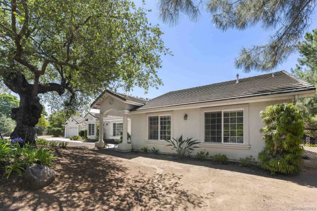 10525 Burned Oak Lane, Escondido, CA 92026