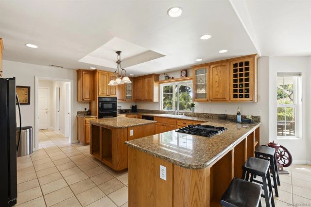 10525 Burned Oak Lane, Escondido, CA 92026