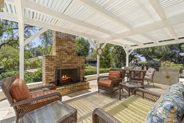 10525 Burned Oak Lane, Escondido, CA 92026