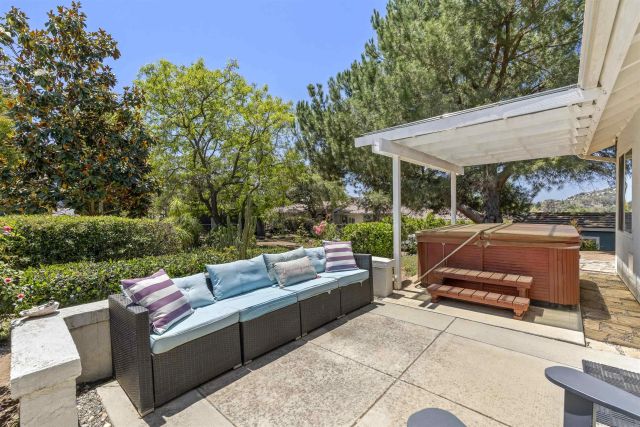 10525 Burned Oak Lane, Escondido, CA 92026