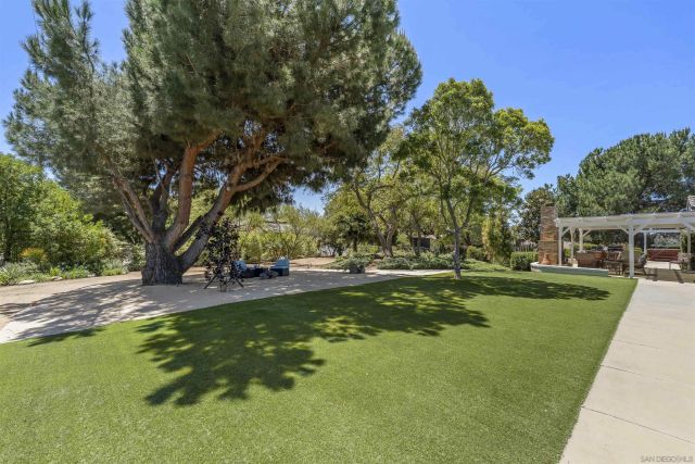 10525 Burned Oak Lane, Escondido, CA 92026