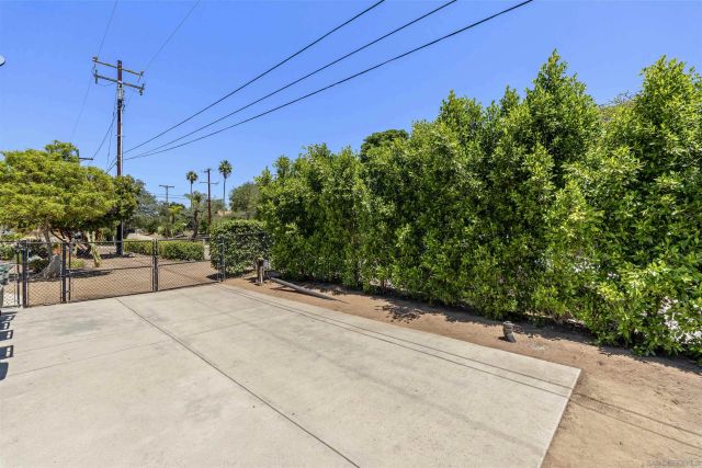 10525 Burned Oak Lane, Escondido, CA 92026