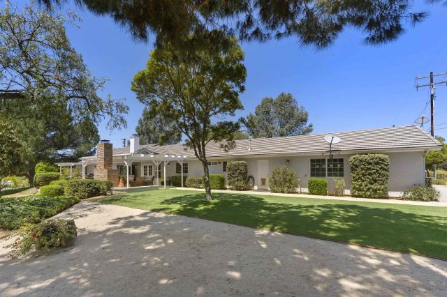 10525 Burned Oak Lane, Escondido, CA 92026