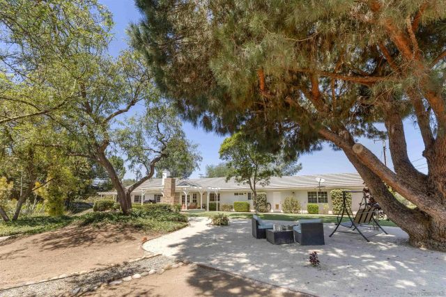 10525 Burned Oak Lane, Escondido, CA 92026