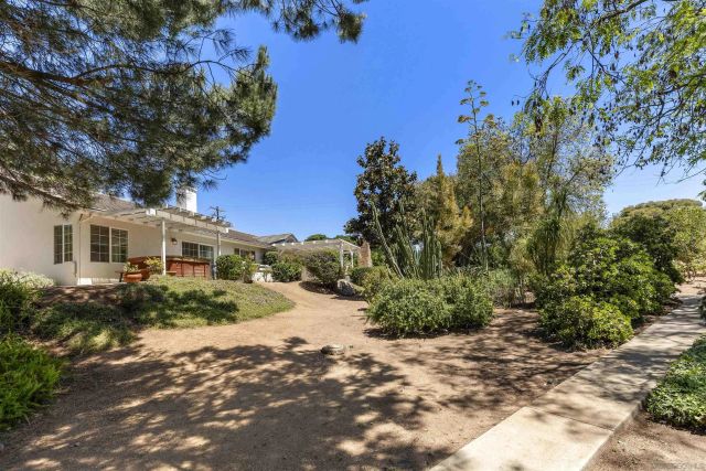 10525 Burned Oak Lane, Escondido, CA 92026