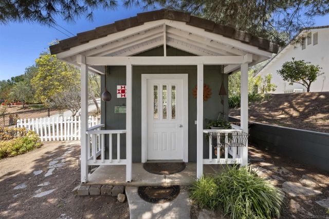 10525 Burned Oak Lane, Escondido, CA 92026