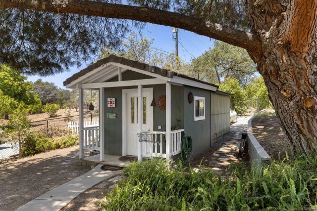 10525 Burned Oak Lane, Escondido, CA 92026