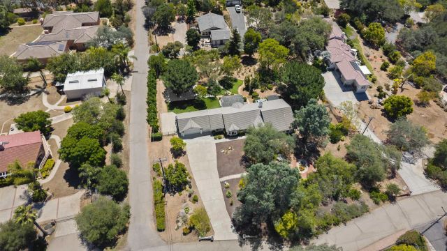 10525 Burned Oak Lane, Escondido, CA 92026