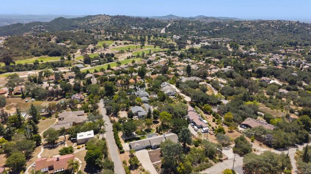 10525 Burned Oak Lane, Escondido, CA 92026