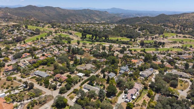 10525 Burned Oak Lane, Escondido, CA 92026