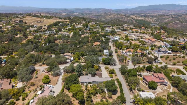 10525 Burned Oak Lane, Escondido, CA 92026