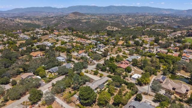 10525 Burned Oak Lane, Escondido, CA 92026