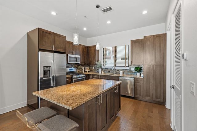 130 8TH STREET N, St Petersburg, FL 33701
