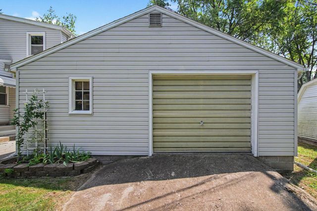 10624 Borgman Avenue, Belleville, MI 48111