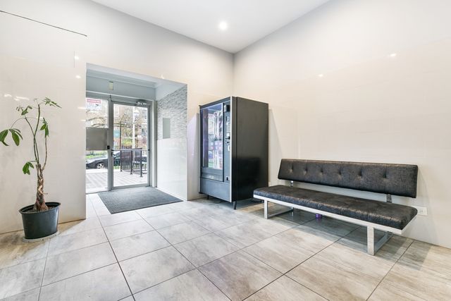 5860 N Kenmore Avenue 401, Chicago, IL 60660