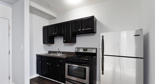 5860 N Kenmore Avenue 401, Chicago, IL 60660