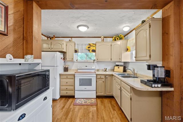 6240 Antire Road, High Ridge, MO 63049