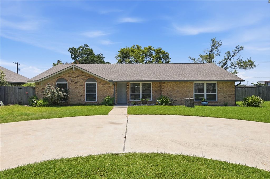 2210 Quail Hollow Drive, Bryan, TX 77802 — exterior