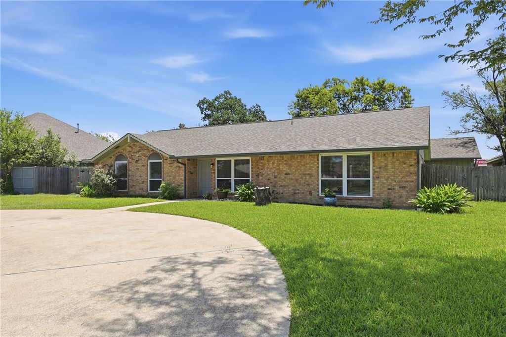 2210 Quail Hollow Drive, Bryan, TX 77802 — photo 2